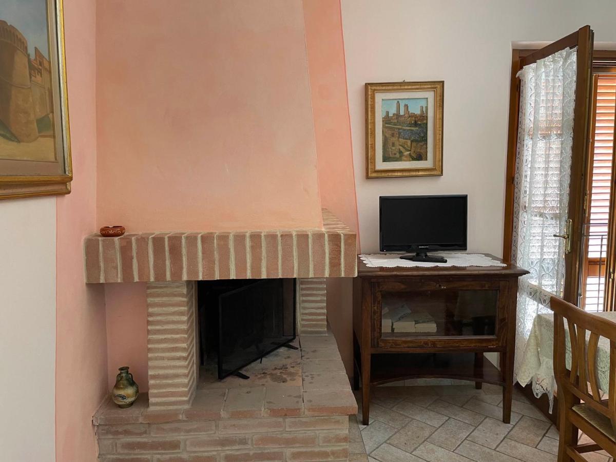 Casa Vacanza Le Case San Gimignano Bagian luar foto