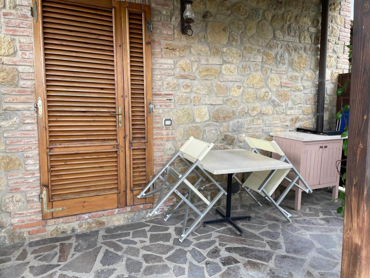 Casa Vacanza Le Case San Gimignano Bagian luar foto
