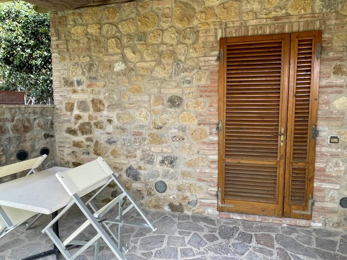 Casa Vacanza Le Case San Gimignano Bagian luar foto
