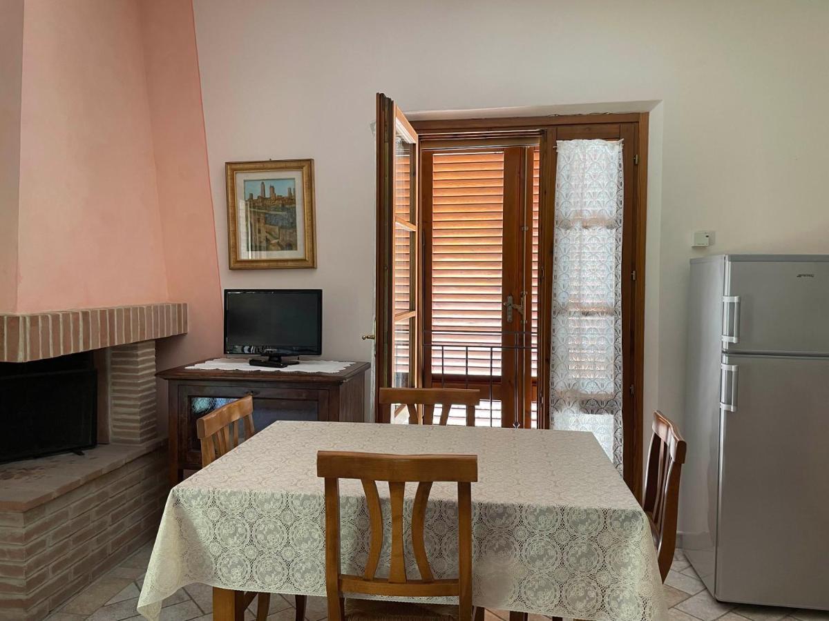 Casa Vacanza Le Case San Gimignano Bagian luar foto