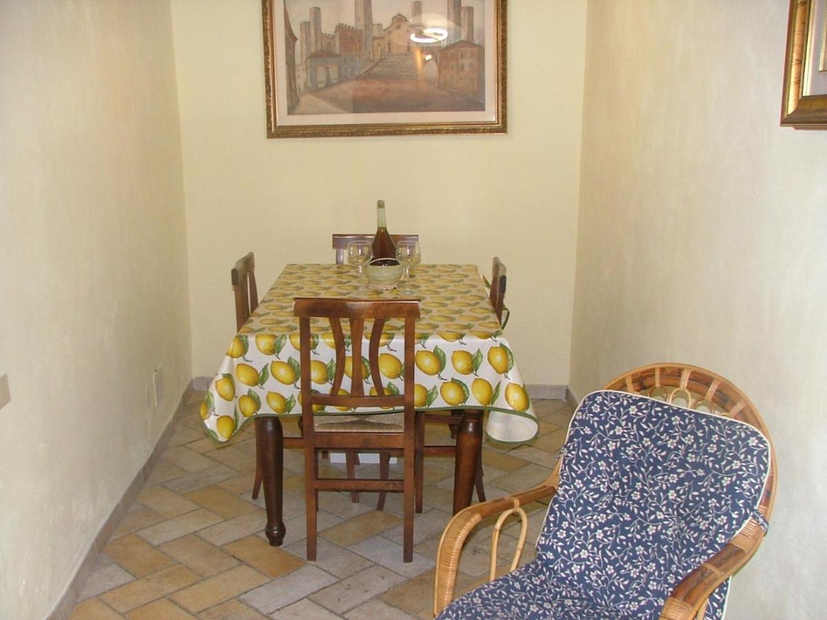 Casa Vacanza Le Case San Gimignano Bagian luar foto