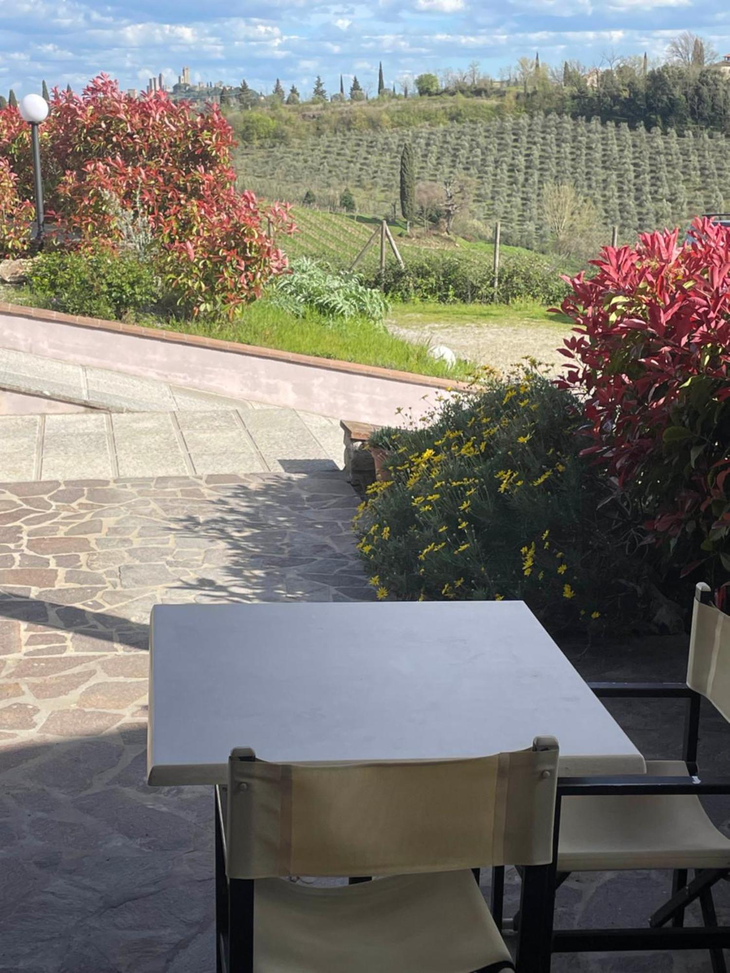 Casa Vacanza Le Case San Gimignano Bagian luar foto