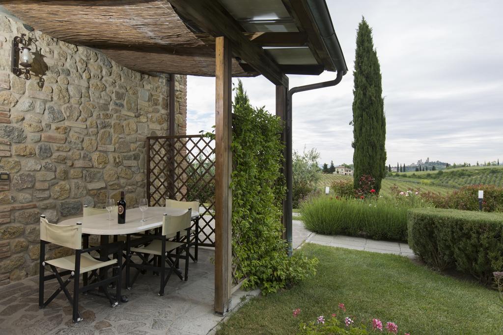 Casa Vacanza Le Case San Gimignano Bagian luar foto